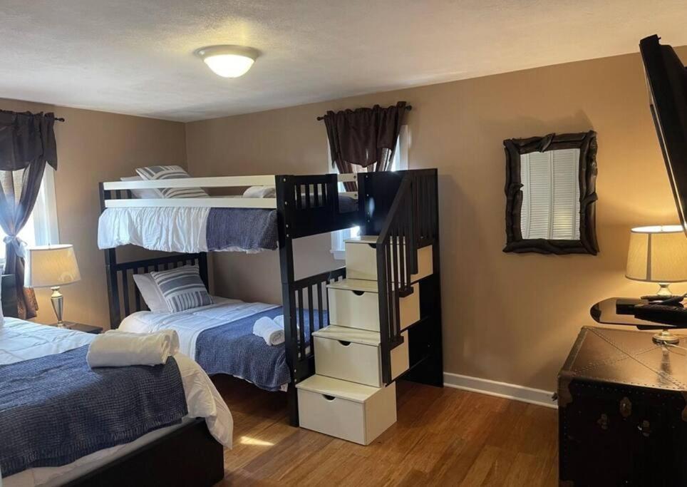 Сasa de vacaciones Hideaway - Lakehouse/spa/dock/ Pocono Summit
