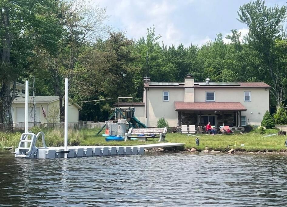 Сasa de vacaciones Hideaway - Lakehouse/spa/dock/ Pocono Summit